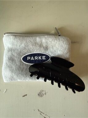 Parke hair clip and pouch • NWT • Black